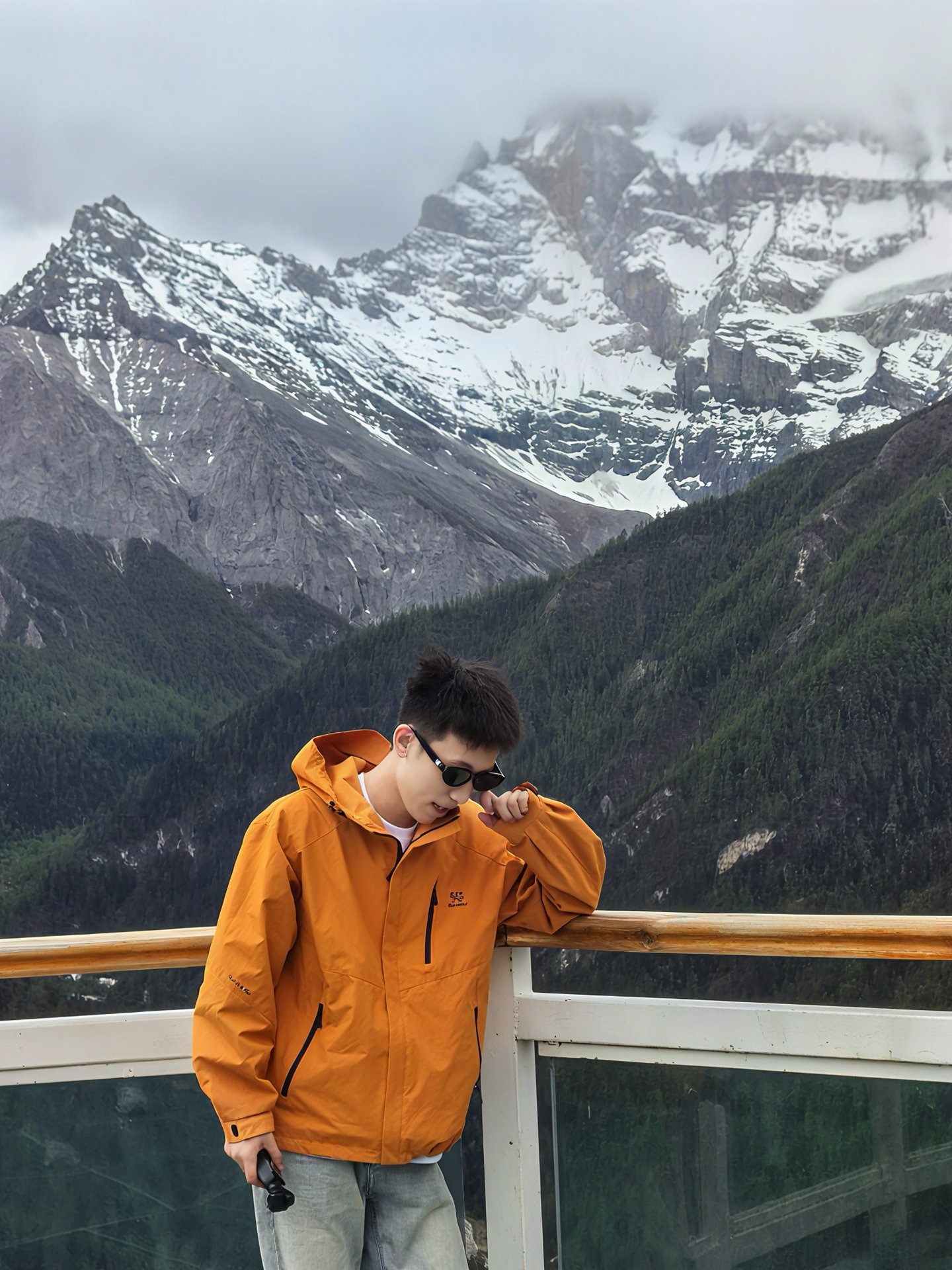 雪山人像